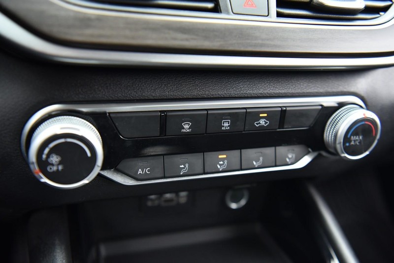 Nissan Altima Vehicle Image 13
