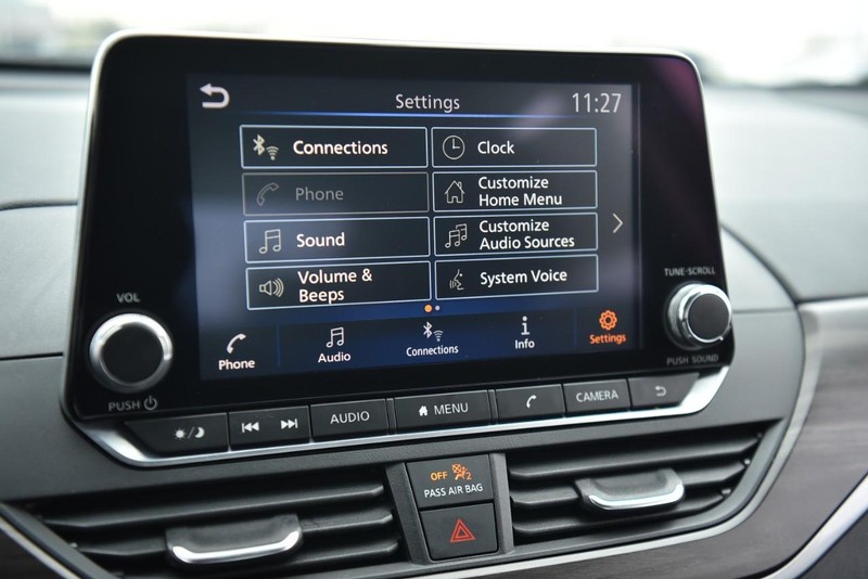 Nissan Altima Vehicle Image 16
