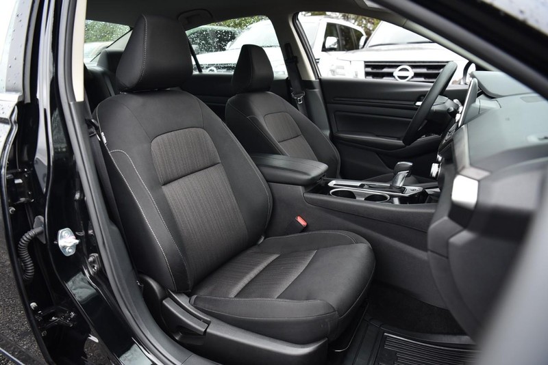 Nissan Altima Vehicle Image 19