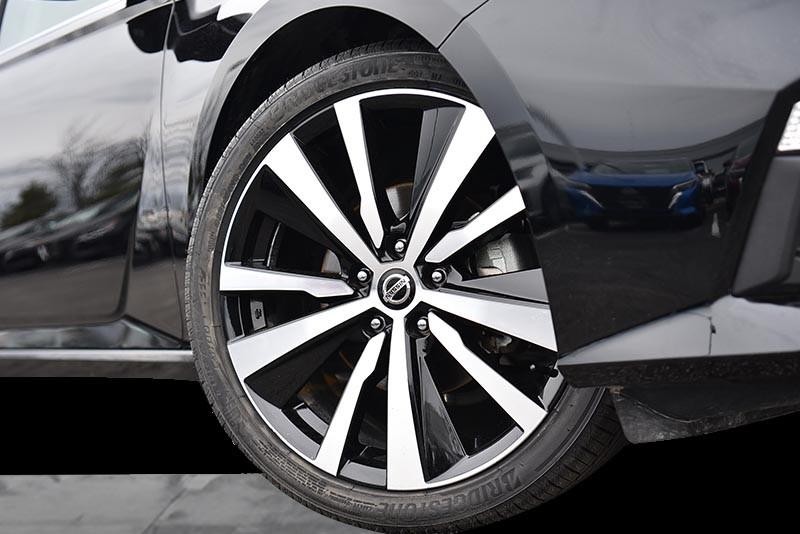 Nissan Altima Vehicle Image 03