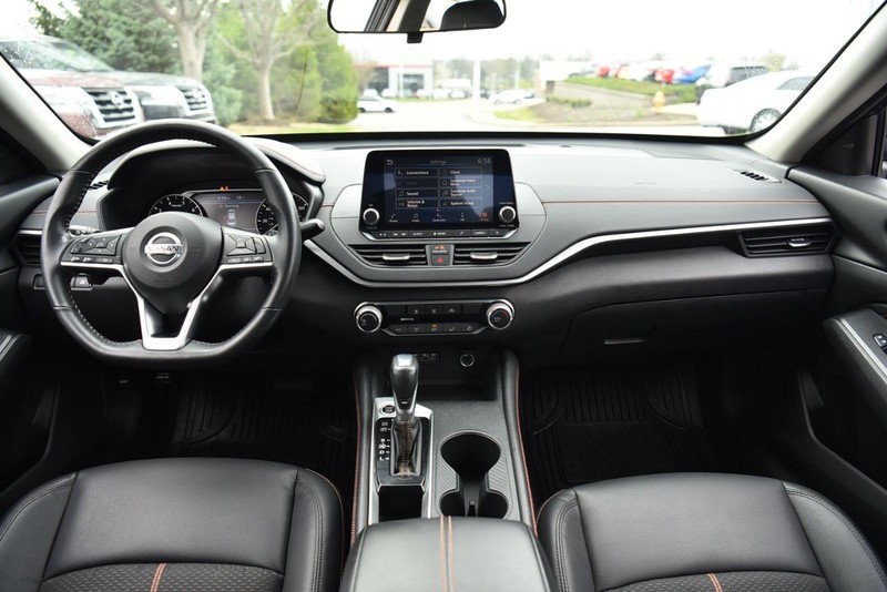 Nissan Altima Vehicle Image 07