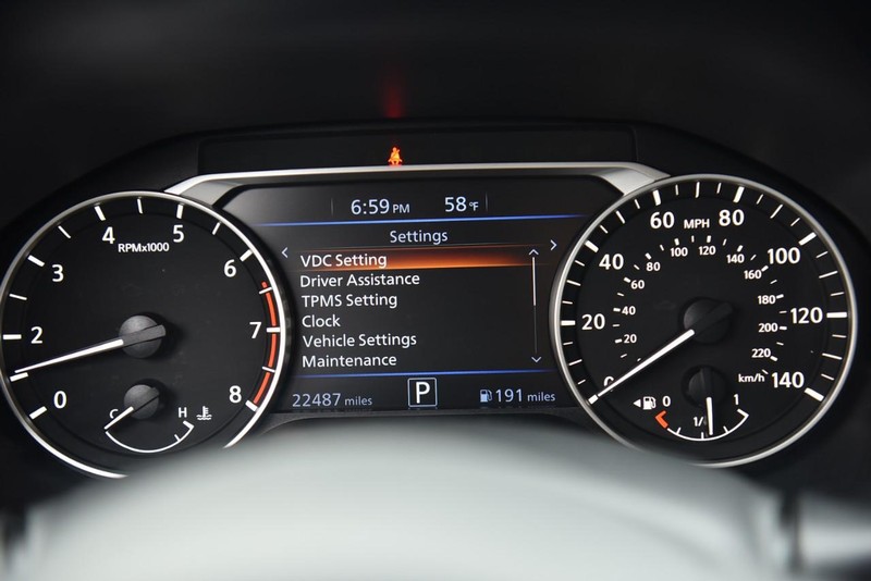Nissan Altima Vehicle Image 11