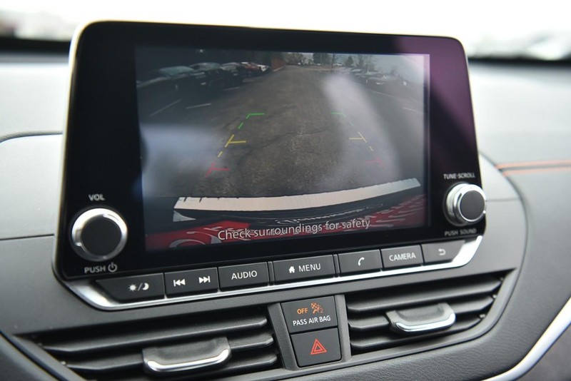 Nissan Altima Vehicle Image 12
