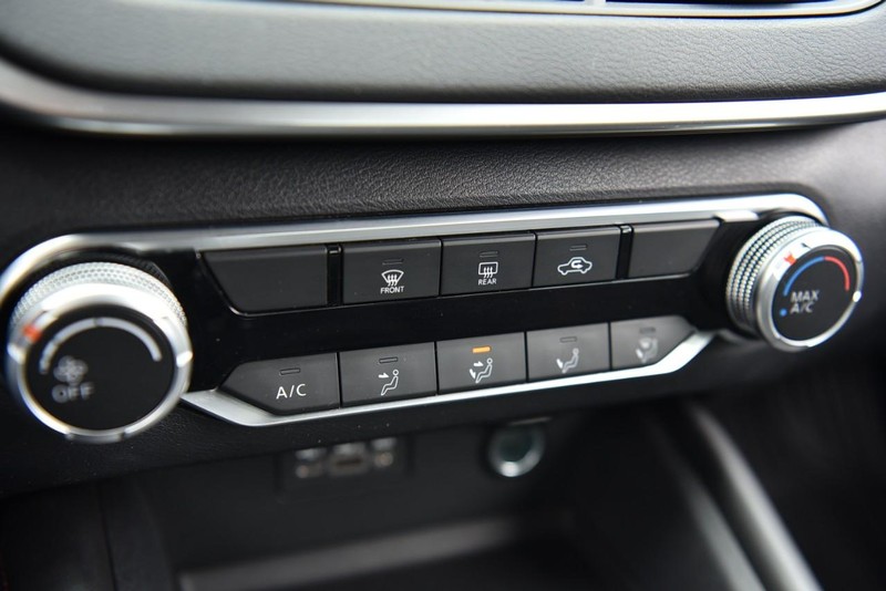 Nissan Altima Vehicle Image 13
