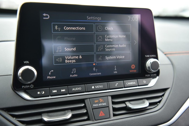 Nissan Altima Vehicle Image 16