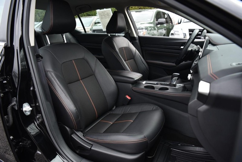 Nissan Altima Vehicle Image 19