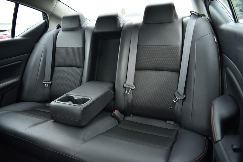 Nissan Altima Vehicle Image 20