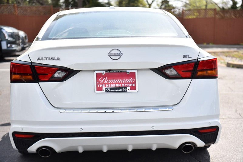 Nissan Altima Vehicle Image 06