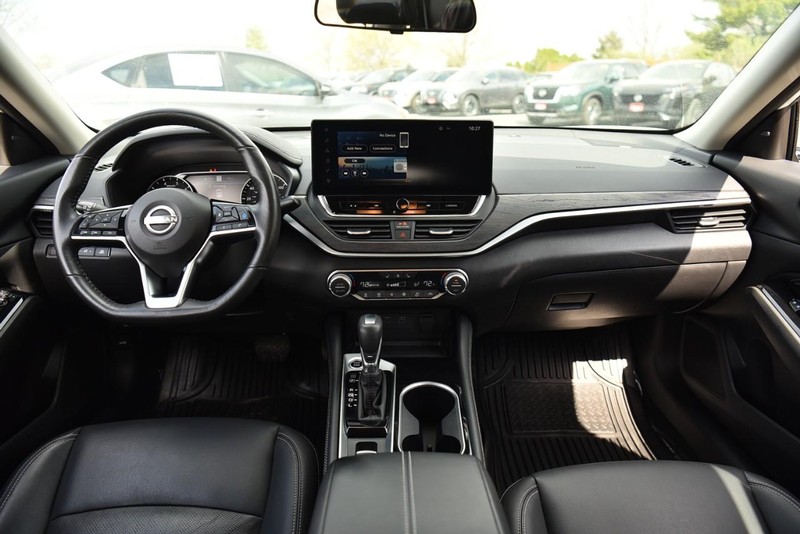 Nissan Altima Vehicle Image 08