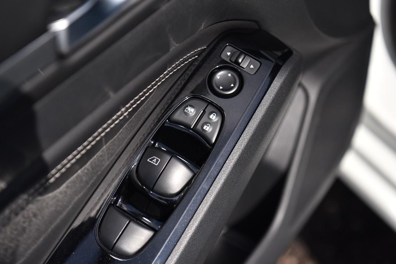 Nissan Altima Vehicle Image 09