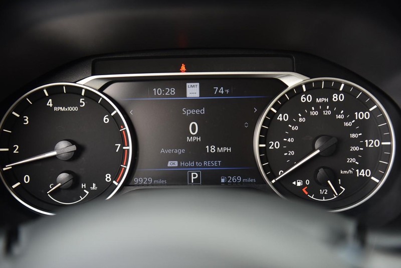 Nissan Altima Vehicle Image 12