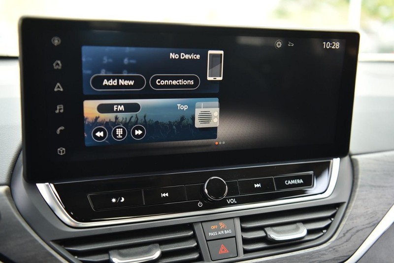 Nissan Altima Vehicle Image 17