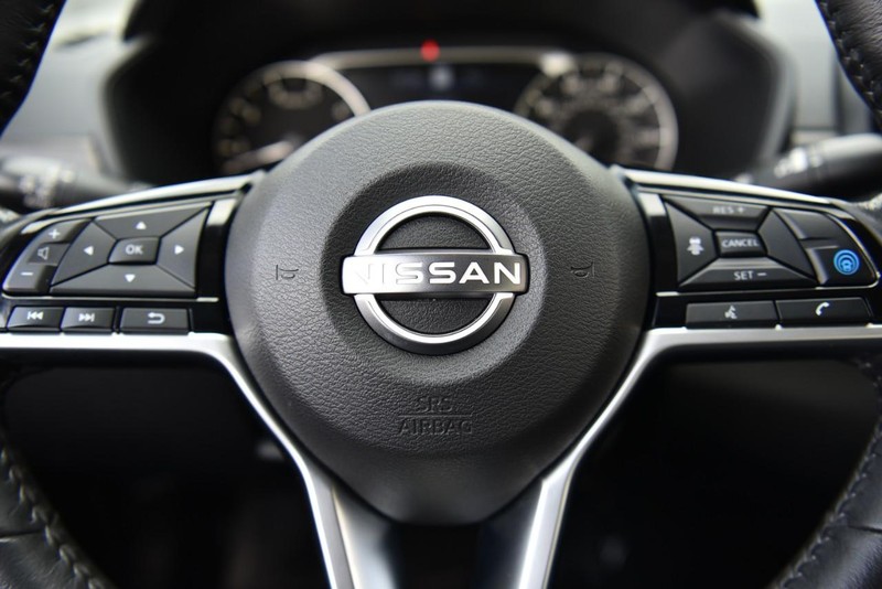 Nissan Altima Vehicle Image 18