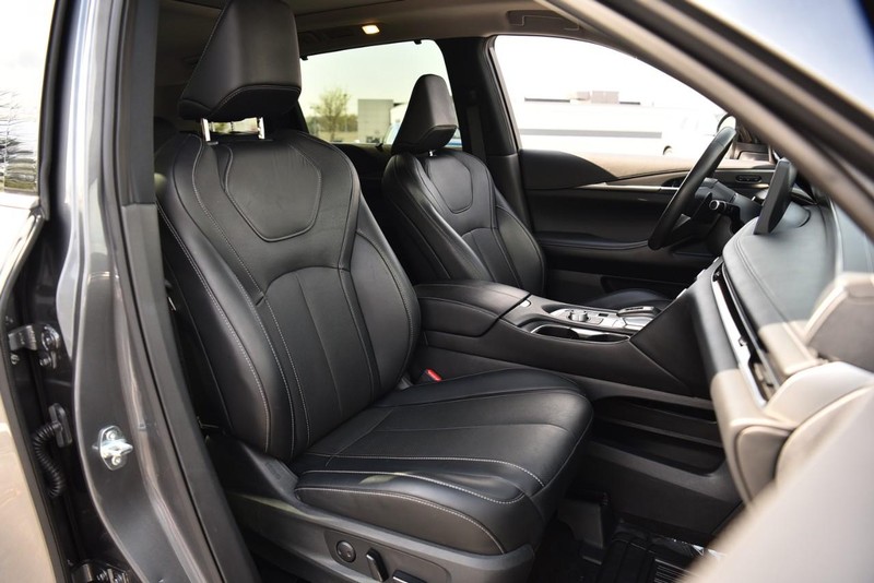 INFINITI QX60 Vehicle Image 24
