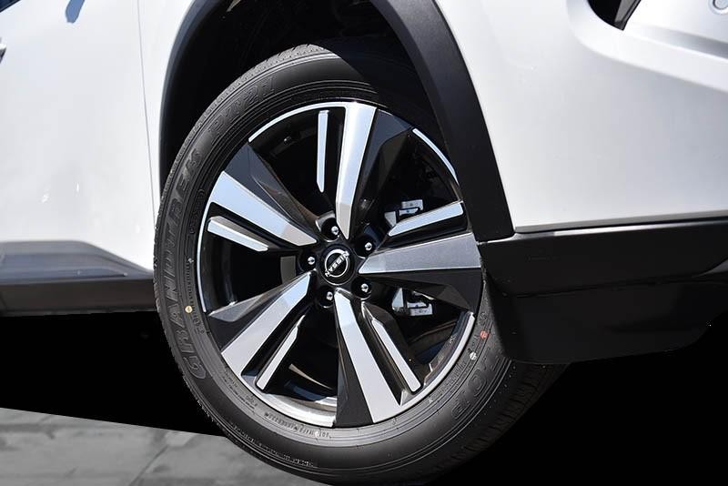 Nissan Rogue Vehicle Image 03