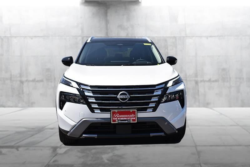 Nissan Rogue Vehicle Image 04