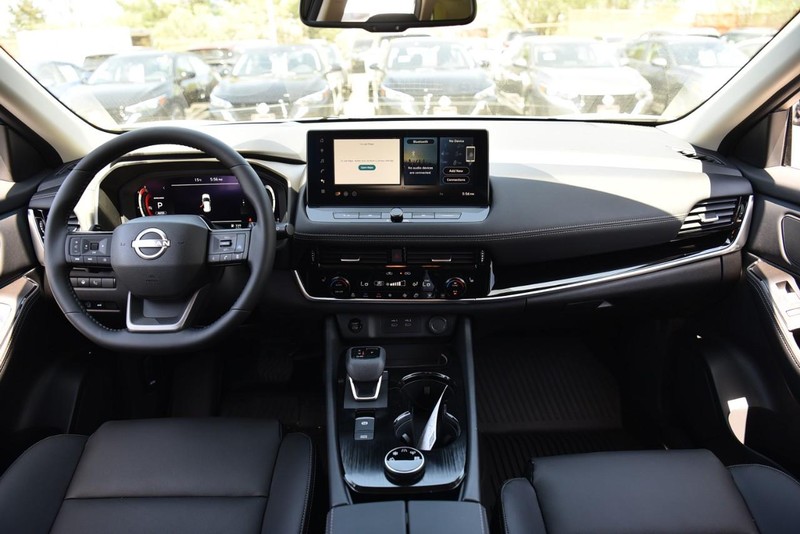 Nissan Rogue Vehicle Image 08