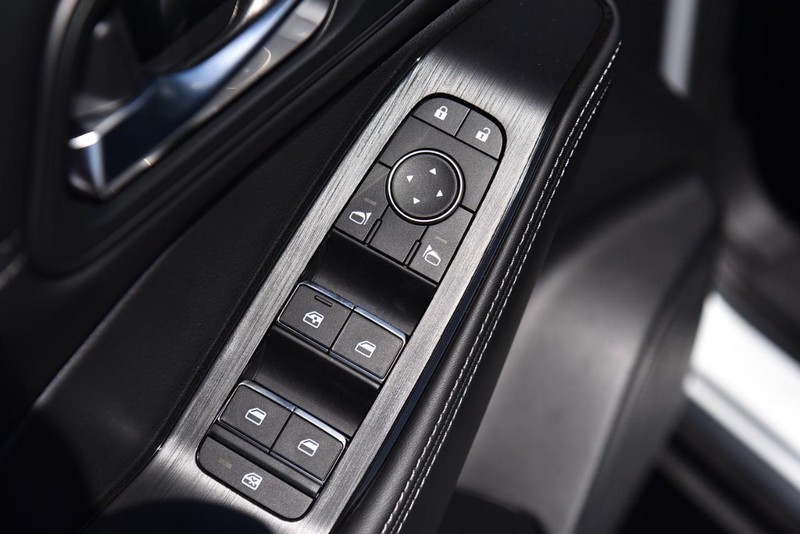 Nissan Rogue Vehicle Image 09