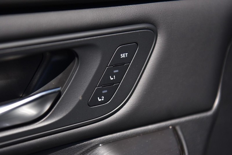 Nissan Rogue Vehicle Image 10