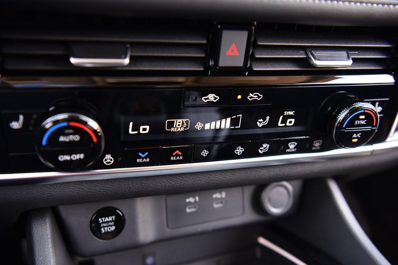 Nissan Rogue Vehicle Image 16