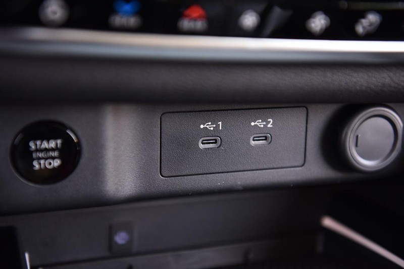 Nissan Rogue Vehicle Image 17