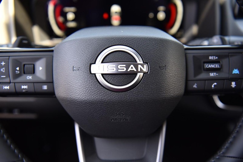 Nissan Rogue Vehicle Image 19
