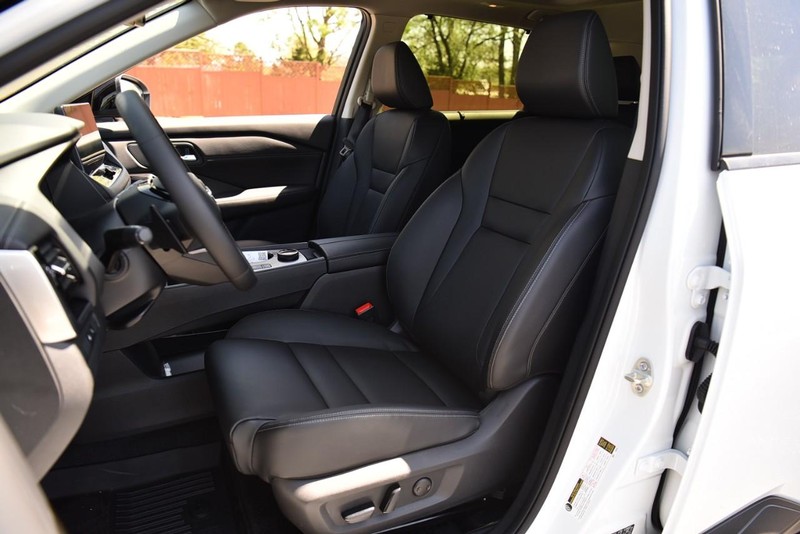 Nissan Rogue Vehicle Image 20
