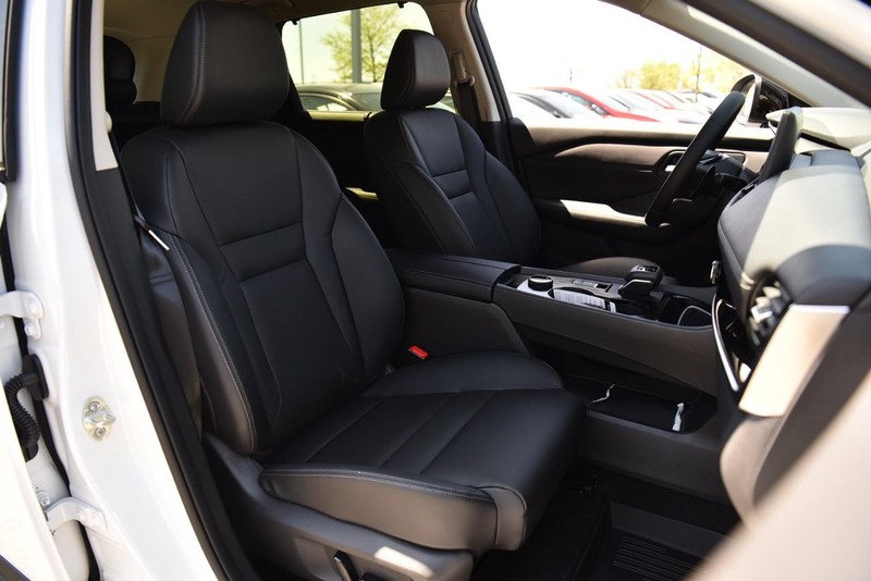 Nissan Rogue Vehicle Image 21