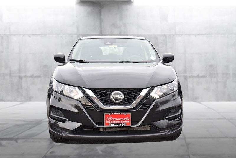 Nissan Rogue Sport Vehicle Image 04