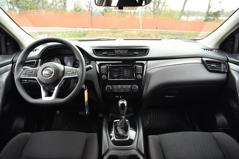 Nissan Rogue Sport Vehicle Image 07