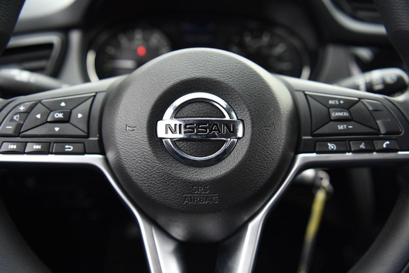 Nissan Rogue Sport Vehicle Image 18