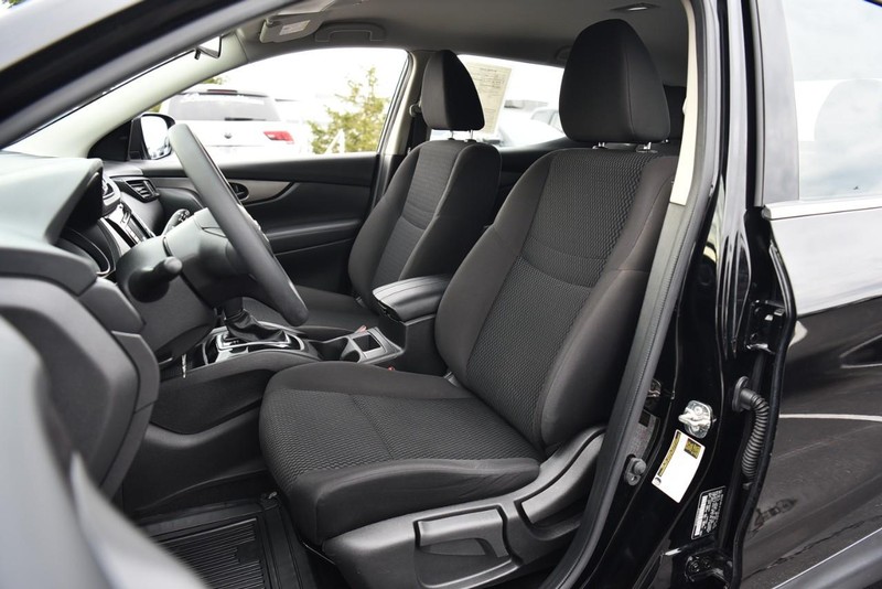 Nissan Rogue Sport Vehicle Image 19
