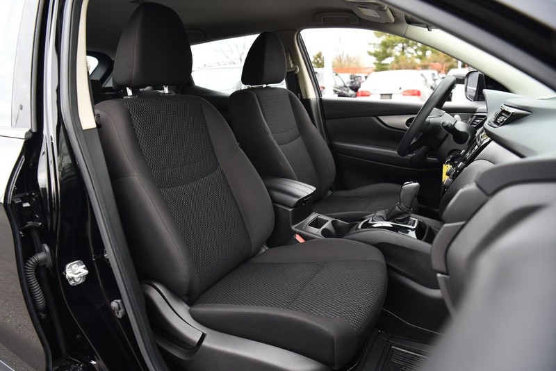 Nissan Rogue Sport Vehicle Image 20
