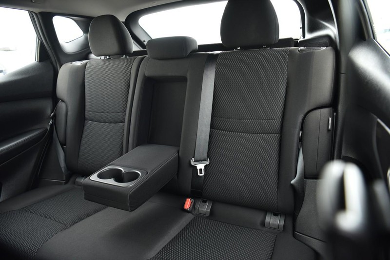 Nissan Rogue Sport Vehicle Image 21