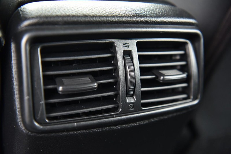 Nissan Rogue Sport Vehicle Image 22