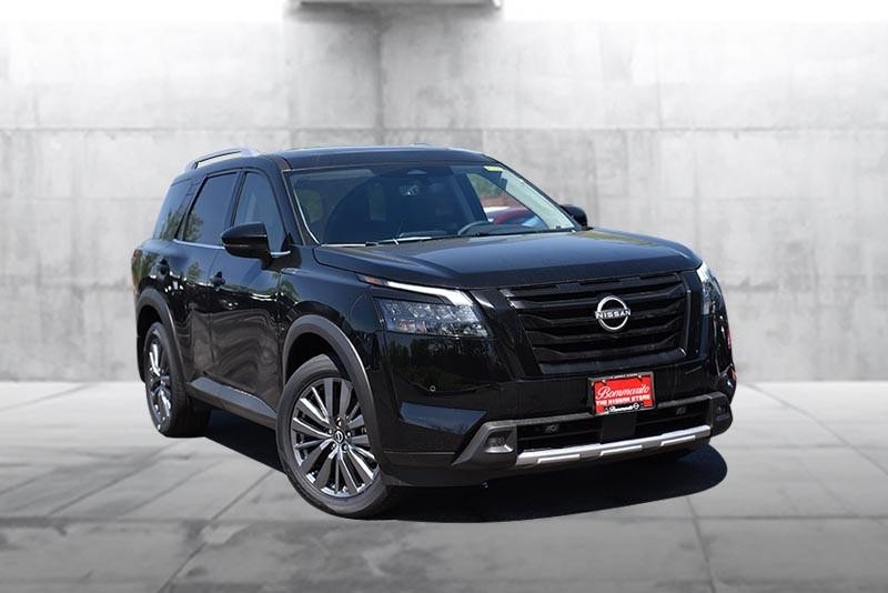 Nissan Pathfinder Vehicle Image 02