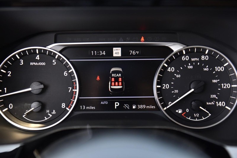 Nissan Pathfinder Vehicle Image 12