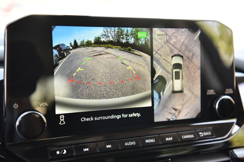 Nissan Pathfinder Vehicle Image 13