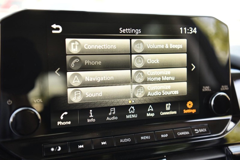 Nissan Pathfinder Vehicle Image 14