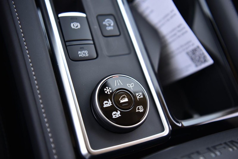 Nissan Pathfinder Vehicle Image 18