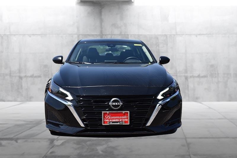 Nissan Altima Vehicle Image 04