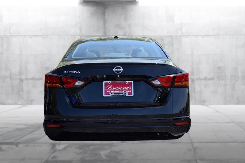Nissan Altima Vehicle Image 06