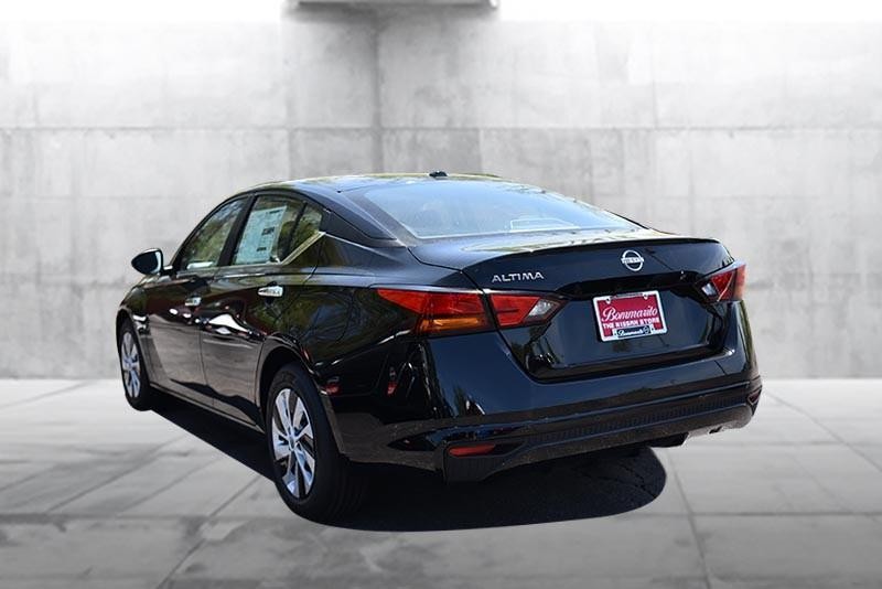 Nissan Altima Vehicle Image 07