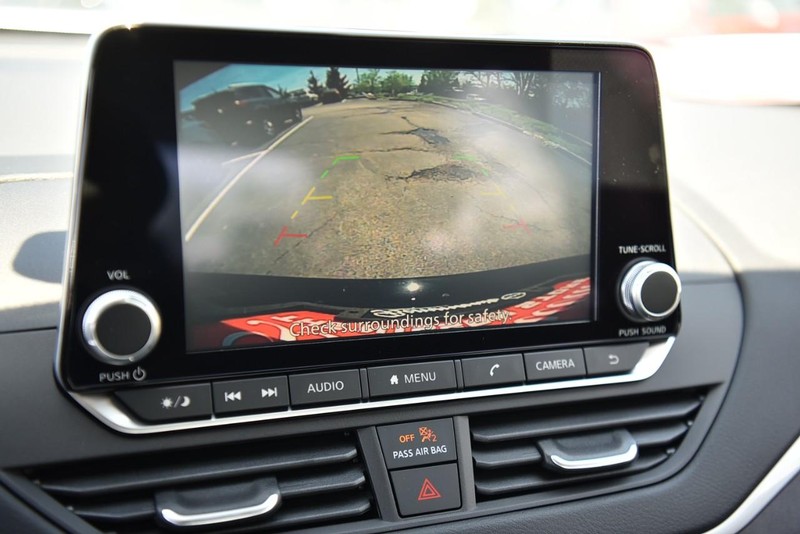Nissan Altima Vehicle Image 13