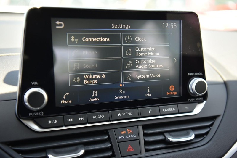 Nissan Altima Vehicle Image 14