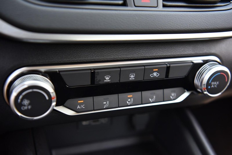 Nissan Altima Vehicle Image 15