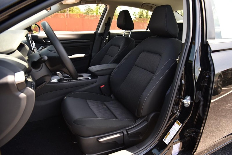 Nissan Altima Vehicle Image 19