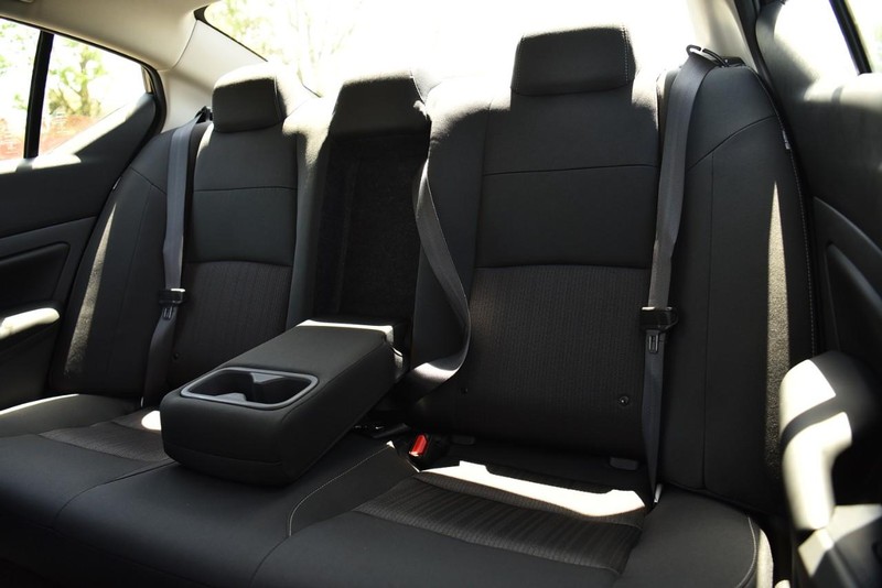 Nissan Altima Vehicle Image 20