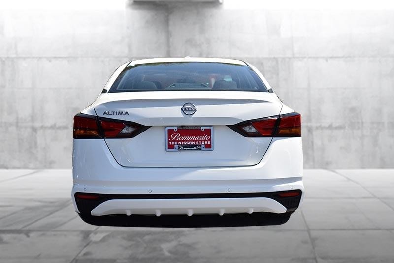Nissan Altima Vehicle Image 06
