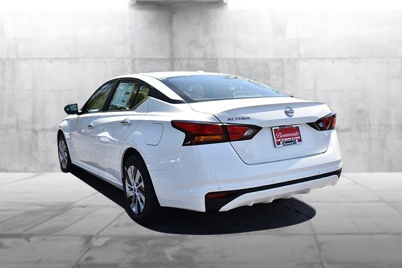 Nissan Altima Vehicle Image 07